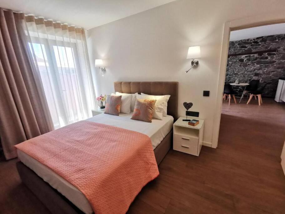 Chale Esmeralda - Charming Studios In Calheta Beach Exteriör bild