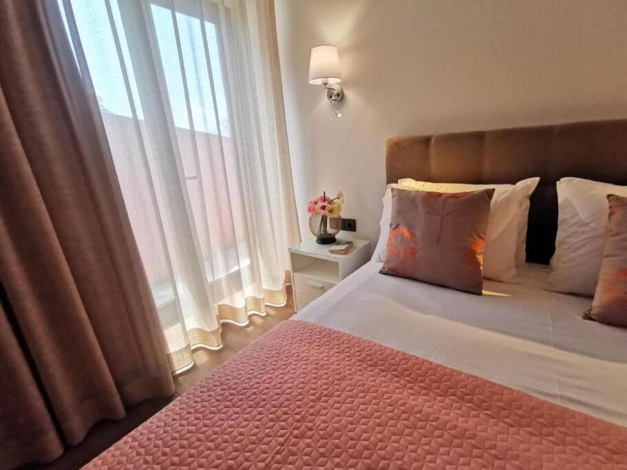 Chale Esmeralda - Charming Studios In Calheta Beach Exteriör bild