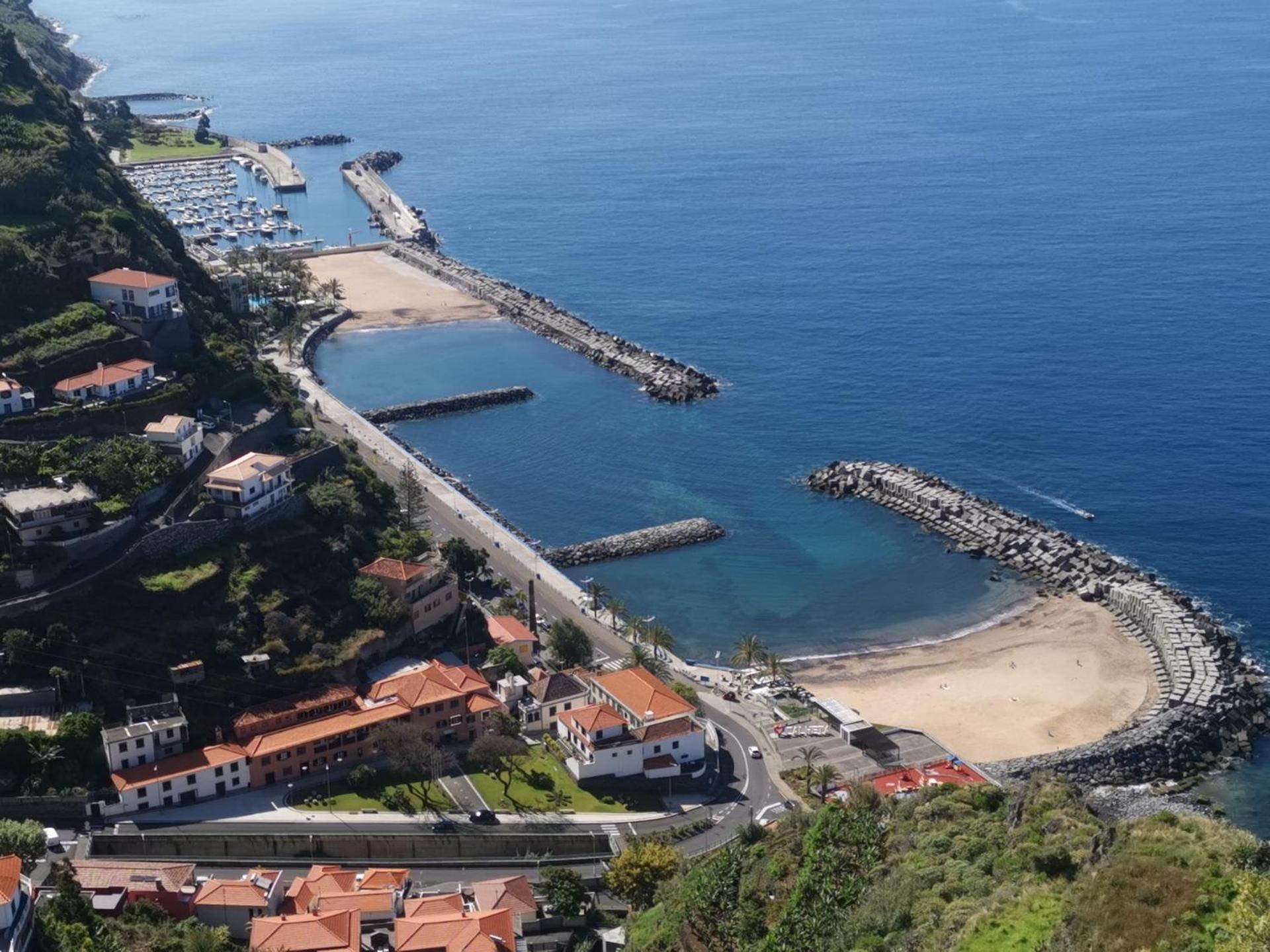 Chale Esmeralda - Charming Studios In Calheta Beach Exteriör bild