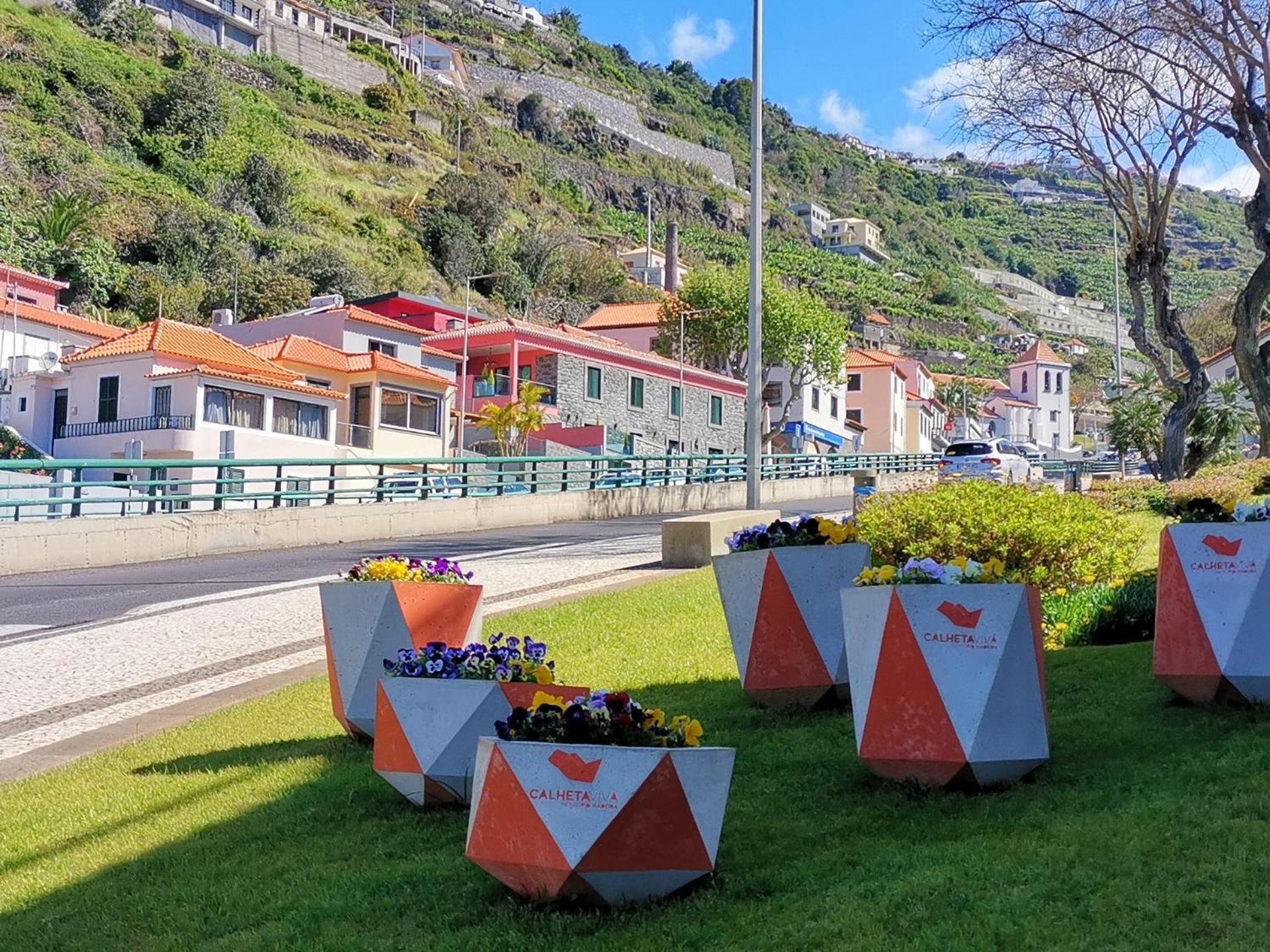 Chale Esmeralda - Charming Studios In Calheta Beach Exteriör bild