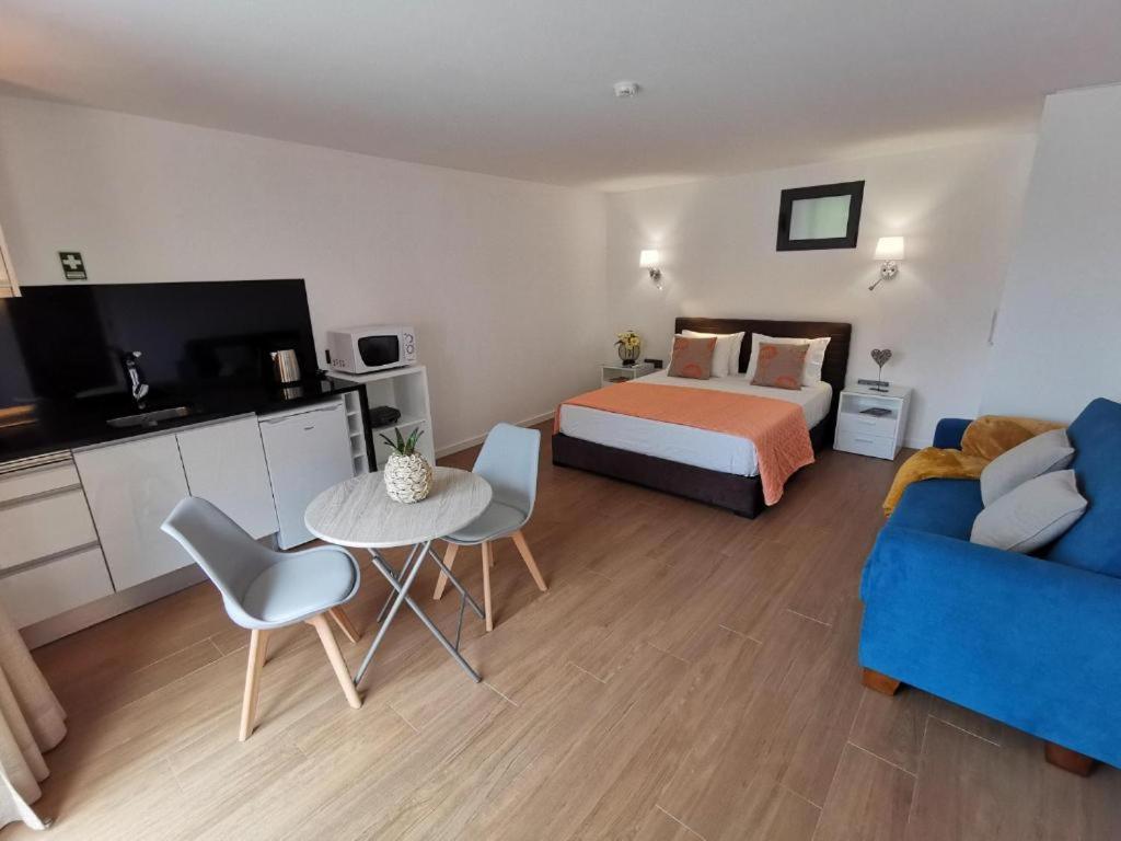 Chale Esmeralda - Charming Studios In Calheta Beach Exteriör bild